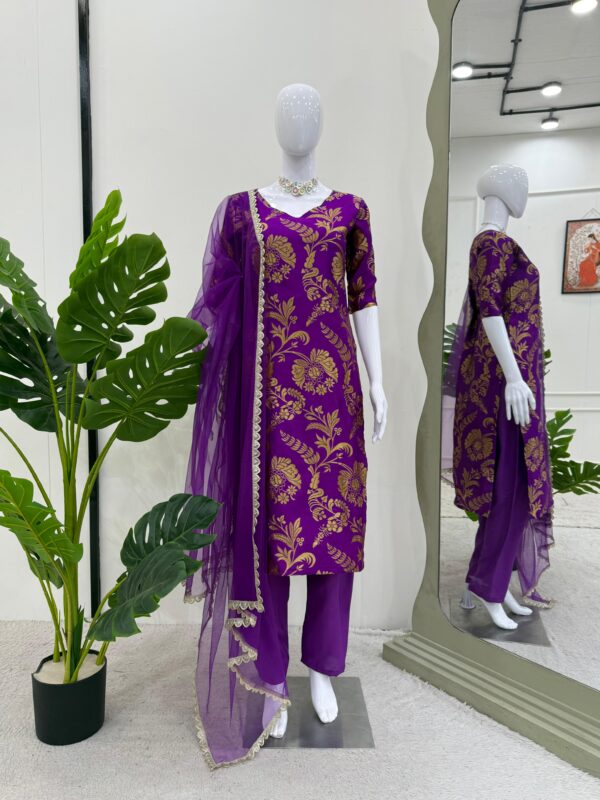 Purple Jacquard Suit: Luxury Fabric and Fancy Lace Border