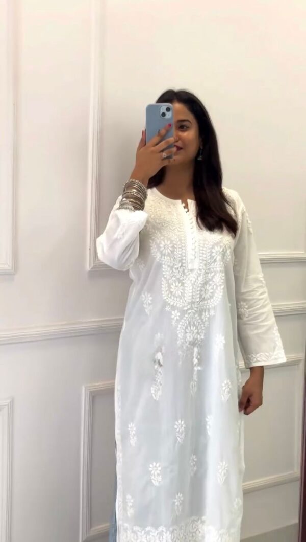 Bollywood Actress Aneet Padda White Faux Georgette Fabric Saiyaara Movie Top