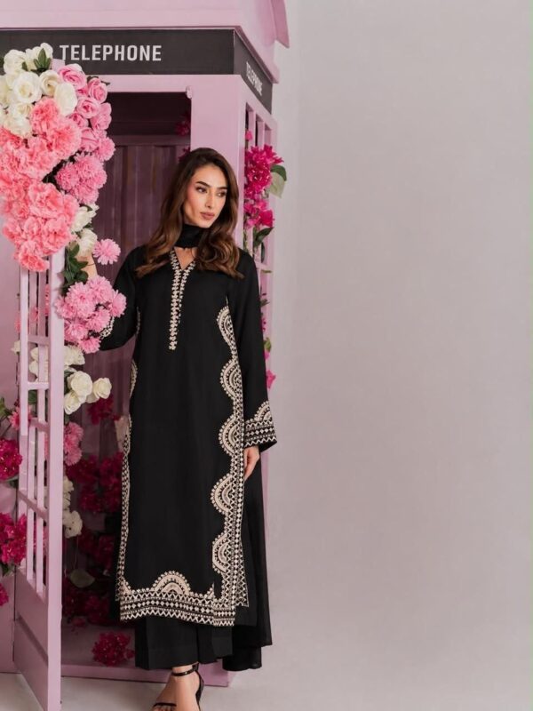 Black Color Biscuit Slub Fabric Thread Work Suit